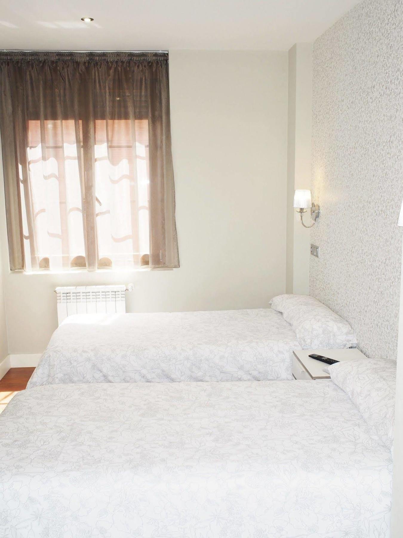 Hotel Rosal Oviedo Exterior photo